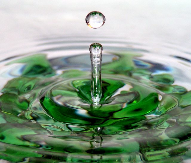 http://aboutmiracle.files.wordpress.com/2007/11/water-green-drop.jpg
